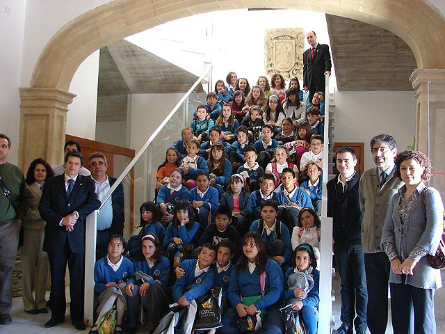 El Alcalde de Lorca recibe a 13 escolares de 5º y 6º de Aranjuez que visitan el municipio gracias a un intercambio con el colegio Juan Navarro de La Hoya - 1, Foto 1