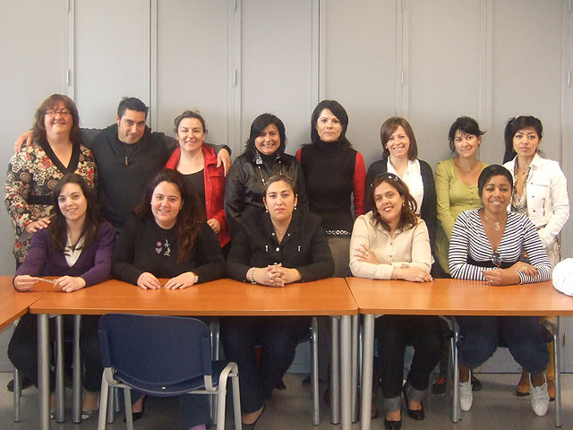 La concejalía de Fomento y Empleo clausura el curso de Atención y Cuidado a Personas Dependientes de 250 horas, Foto 1
