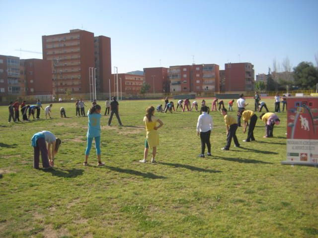 La pista municipal de Atletismo se llena de escolares del programa ADE - 2, Foto 2