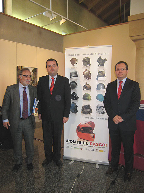 Javier Iniesta expone en Sevilla la apuesta del Gobierno regional por la seguridad vial - 1, Foto 1