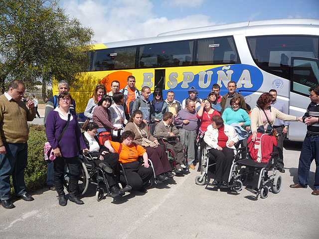 Alumnos y profesionales del “José Moyá” visitan el Centro Ocupacional de Terramar de Alicante - 1, Foto 1