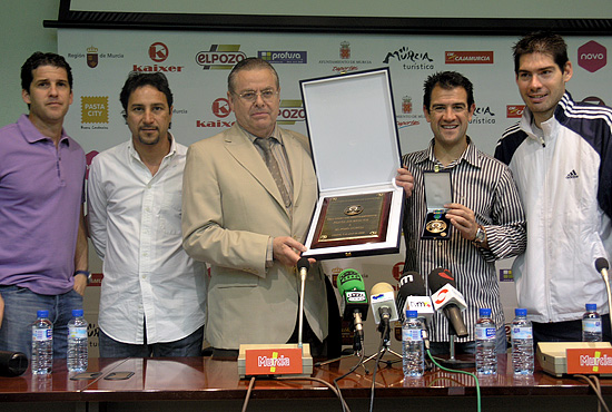 Bolarín: “Brindo la Placa de Bronce a la afición” - 1, Foto 1