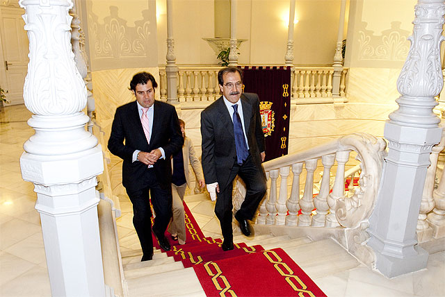 El vicealcalde recibe al economista Emilio Ontiveros - 1, Foto 1