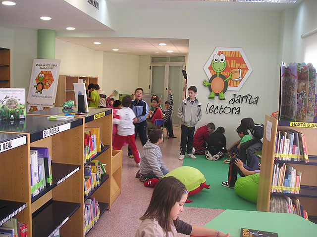 Jarilla visita las bibliotecas de Puerto Lumbreras - 3, Foto 3
