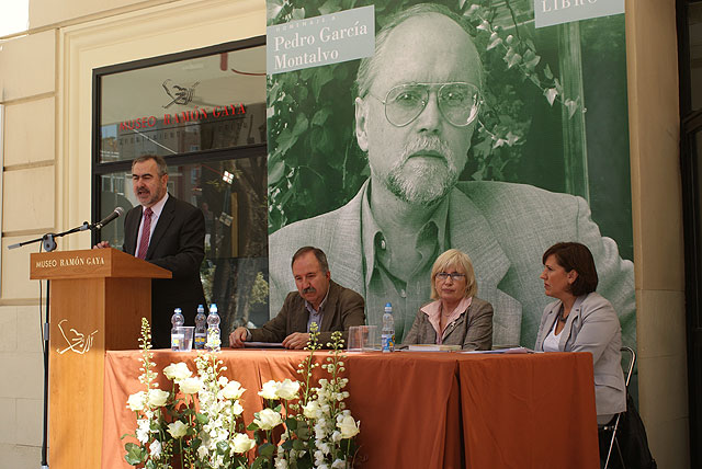 González Tovar leyó un texto de García Montalvo con motivo del Día del Libro - 1, Foto 1