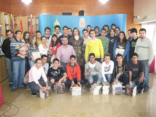 Libros a cambio de jóvenes sonrisas - 1, Foto 1