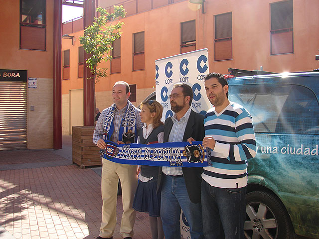 Lorca Plaza se convertirá en la “Zona Blanquiazul”, durante los encuentros que el equipo de fútbol de la ciudad dispute fuera del Artes Carrasco - 1, Foto 1