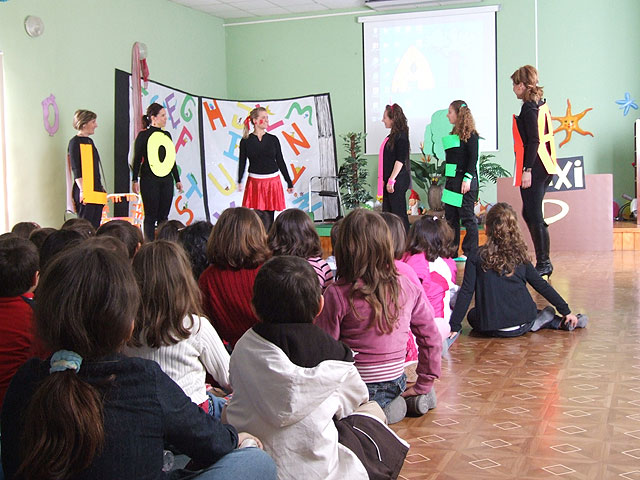 Los niños de Blanca encuentran el lado más divertido del libro - 1, Foto 1