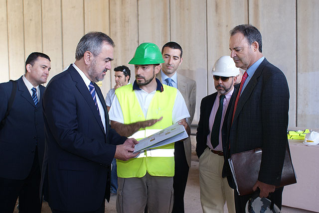 El delegado del Gobierno visita los hallazgos paleontológicos descubiertos en el Puerto de la Cadena con motivo de las obras de la Conexión Suroeste - 2, Foto 2