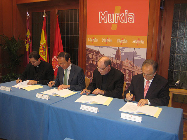 Miguel Ángel Cámara firma el convenio que permitirá construir uno de los mayores centros de formación católica y misionera del mundo - 1, Foto 1