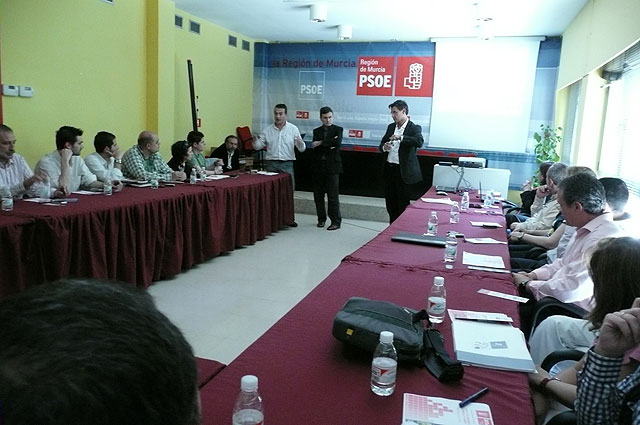 El senador Luis Salvador impartió un curso sobre el uso de la “e-política 2.0” a militantes socialistas - 1, Foto 1