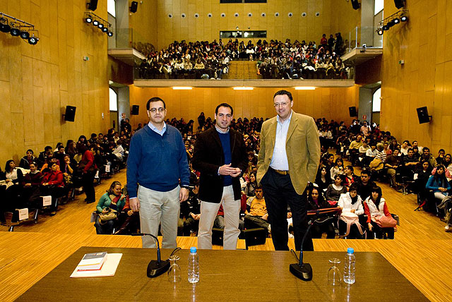 Luis Leante se hace con el Premio Mandarache y Andréu Martín, con el Hache - 1, Foto 1