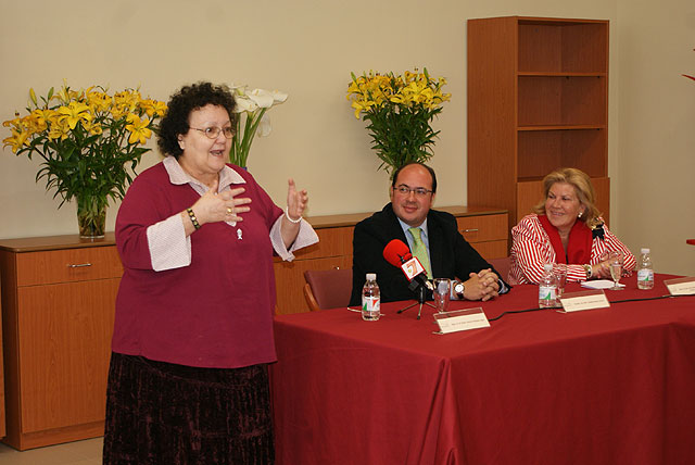 Amalia Gómez ofrece una conferencia destinada a los colectivos de la tercera edad en el nuevo Centro de Día para mayores - 1, Foto 1