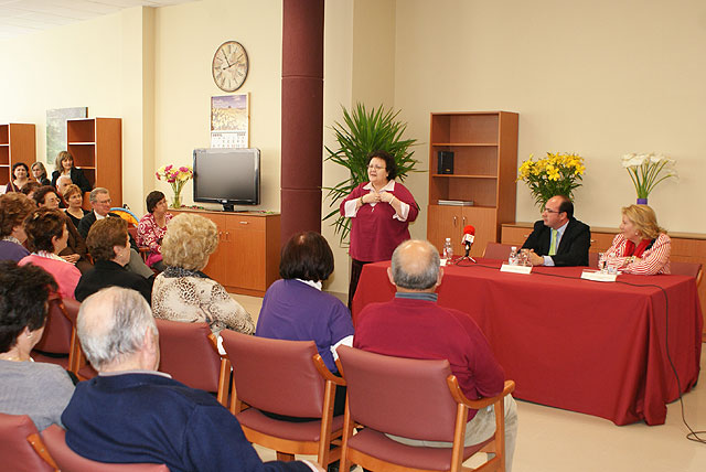Amalia Gómez ofrece una conferencia destinada a los colectivos de la tercera edad en el nuevo Centro de Día para mayores - 2, Foto 2