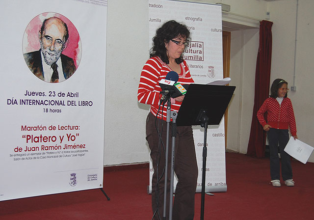 Una veintena de niños y niñas participaron en la maratón de lectura con motivo del Día del Libro - 1, Foto 1