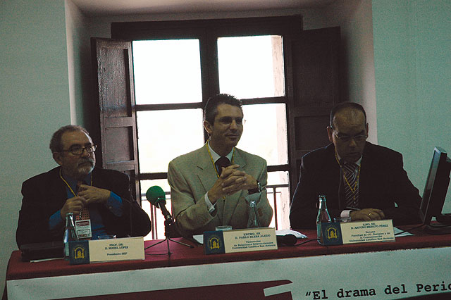 “Internet se impone como va de informacin”, Foto 1