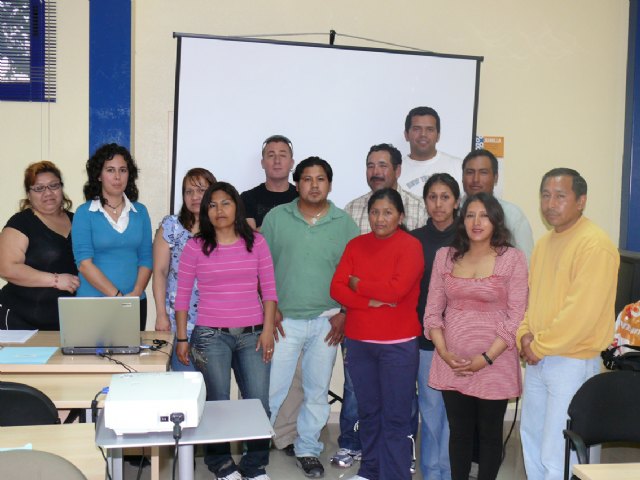 Quince personas, de distintas nacionalidades, han asistitdo a unos talleres de autoestima y habilidades sociales - 1, Foto 1