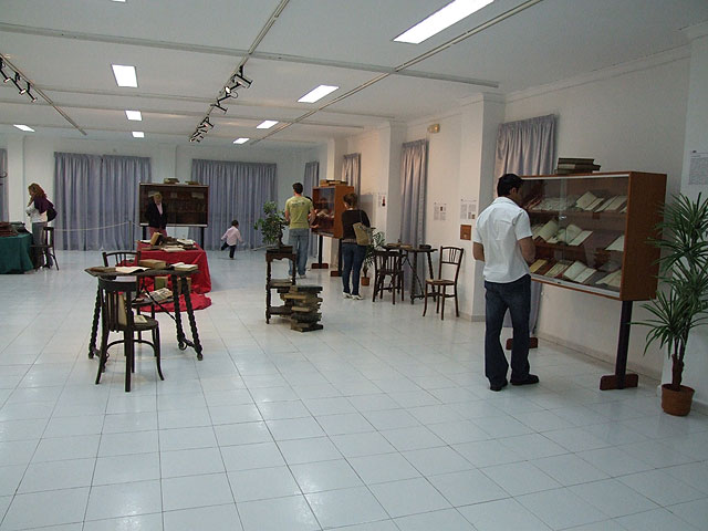 Homenaje al libro antiguo en Blanca - 2, Foto 2