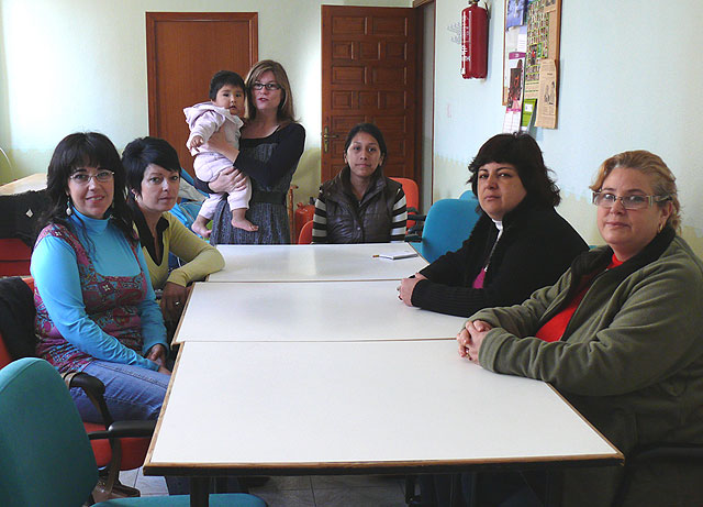 Diecinueve personas participan en un curso de formación ocupacional de atención a la infancia - 1, Foto 1