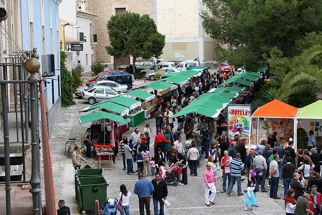 Las flores embellecen el mercadillo - 1, Foto 1