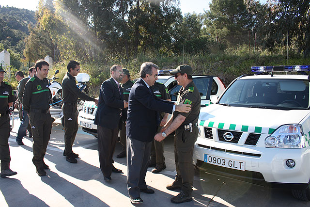 El consejero de Agricultura entrega 17 nuevos vehículos todo terreno al Cuerpo de Agentes Medioambientales - 1, Foto 1