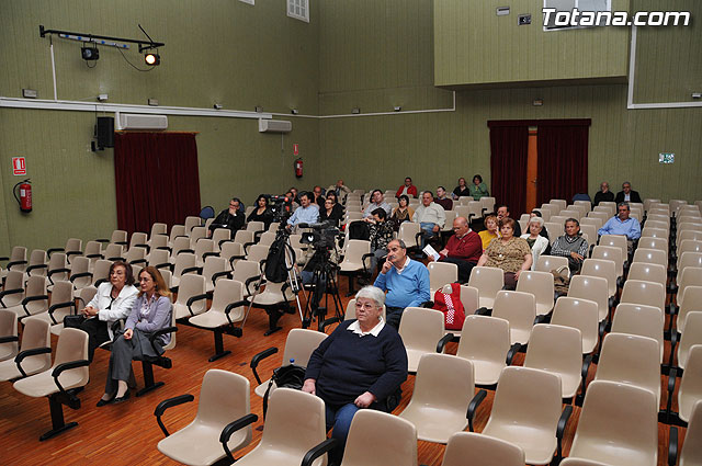 Se presenta el libro “Certamen Literario La Crcel, premios 2007-2008” y Caja de Semillas recita parte de las obras recogidas en la publicacin - 4
