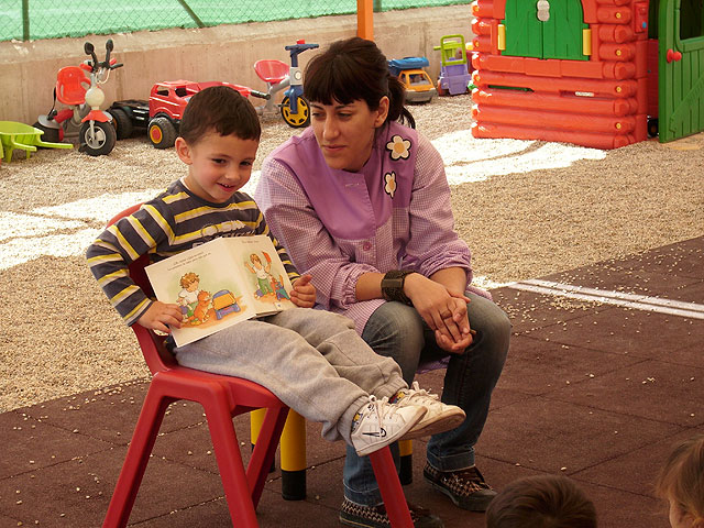 Los niñ@s de la Escuela Infantil “Doña Pepita Lpez Ganda” celebran el Da del Libro - 10
