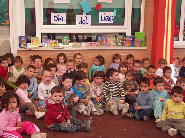 Los niñ@s de la Escuela Infantil “Doña Pepita Lpez Ganda” celebran el Da del Libro - 2