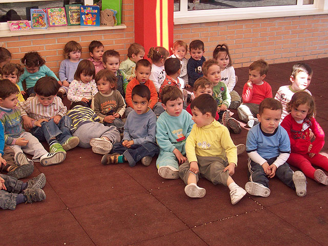 Los niñ@s de la Escuela Infantil “Doña Pepita Lpez Ganda” celebran el Da del Libro - 3