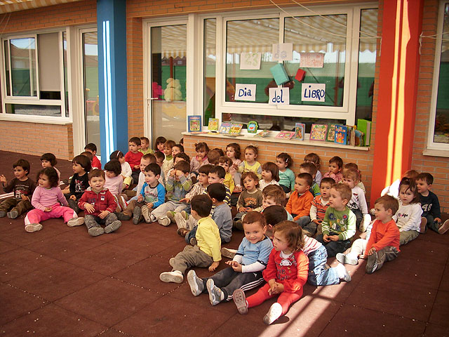 Los niñ@s de la Escuela Infantil “Doña Pepita Lpez Ganda” celebran el Da del Libro - 7