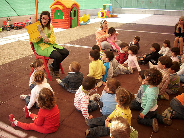 Los niñ@s de la Escuela Infantil “Doña Pepita Lpez Ganda” celebran el Da del Libro - 11