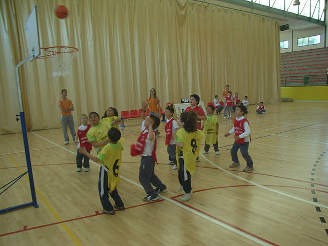 The Department of Sports organized a day of minibasket prebenjamn in the Municipal Sports Pavilion "Manolo Ibez" and the framed, Foto 2