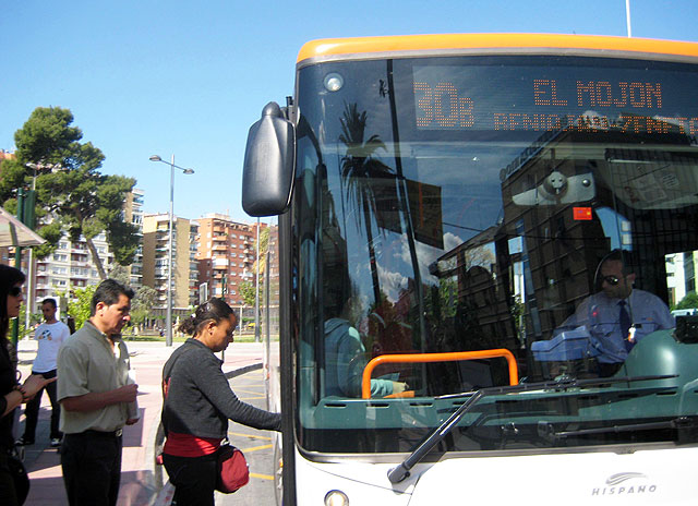El PSOE exigirá al PP que deje en suspensión las medidas de restricción de horarios y variación de recorridos en las líneas de autobuses 7,12, 27 y 30 - 1, Foto 1