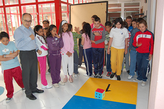 Los colegios públicos asisten a ‘El juego literario de La Oca’ organizado por la concejalía de Cultura. - 1, Foto 1