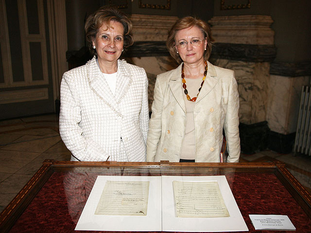 El Ayuntamiento cede temporalmente la partitura del Himno de Valencia a la alcaldesa Rita Barberá - 4, Foto 4