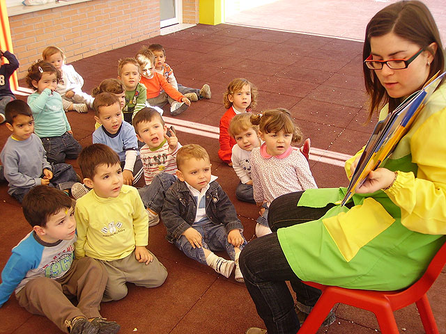 Los niñ@s de la Escuela Infantil “Doña Pepita Lpez Ganda” celebran el Da del Libro - 20