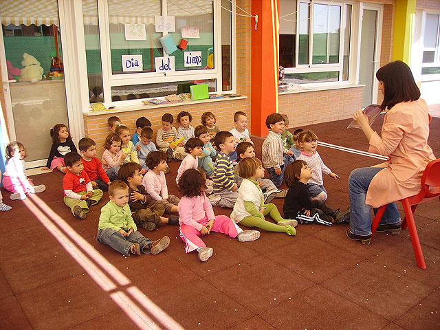 Los niñ@s de la Escuela Infantil “Doña Pepita Lpez Ganda” celebran el Da del Libro - 21