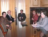 Representantes de las asociaciones de mujeres rurales de Las Encebras, Torre del Rico y Fuente del Pino se renen con el alcalde