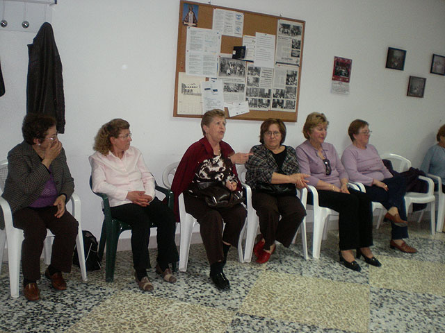 Gives two female personal self-defense workshops in the town of Totana, Foto 3