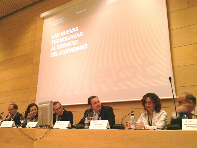 La Comunidad comparte su experiencia en el uso de nuevas tecnologías para la mejora del transporte público regional - 1, Foto 1