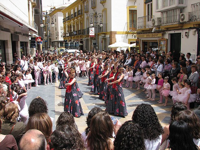 El estudio de Maria Teresa Lazareno inició con una gran expectación las actividades del Día Internacional de la Danza - 1, Foto 1