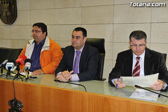 El alcalde y el director general de Pensiones, Valoracin y Programas de Inclusin del IMAS, clausuran el curso de habilidades sociales - 1