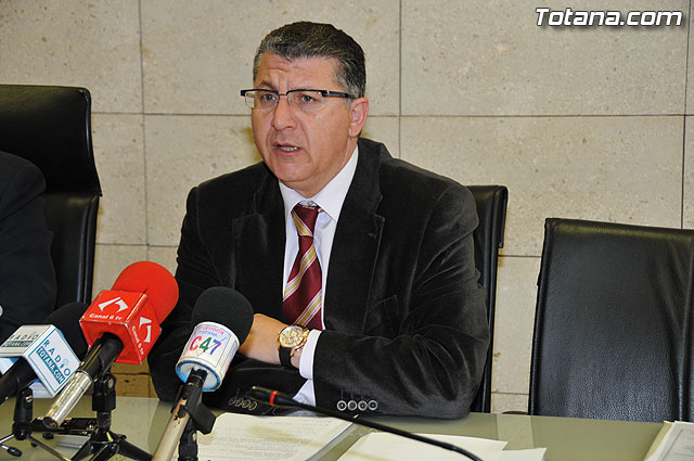 El alcalde y el director general de Pensiones, Valoracin y Programas de Inclusin del IMAS, clausuran el curso de habilidades sociales - 7