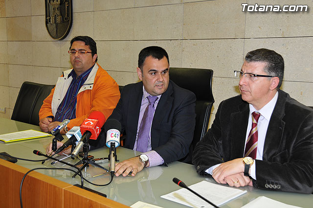 El alcalde y el director general de Pensiones, Valoracin y Programas de Inclusin del IMAS, clausuran el curso de habilidades sociales - 8