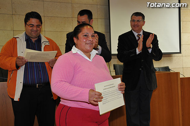 El alcalde y el director general de Pensiones, Valoracin y Programas de Inclusin del IMAS, clausuran el curso de habilidades sociales - 11