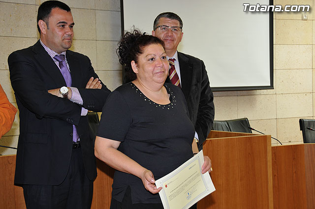 El alcalde y el director general de Pensiones, Valoracin y Programas de Inclusin del IMAS, clausuran el curso de habilidades sociales - 13