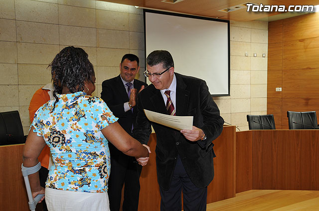 El alcalde y el director general de Pensiones, Valoracin y Programas de Inclusin del IMAS, clausuran el curso de habilidades sociales - 14