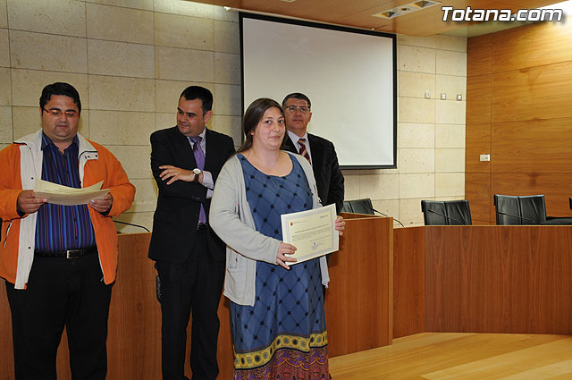 El alcalde y el director general de Pensiones, Valoracin y Programas de Inclusin del IMAS, clausuran el curso de habilidades sociales - 17