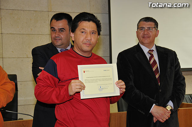 El alcalde y el director general de Pensiones, Valoracin y Programas de Inclusin del IMAS, clausuran el curso de habilidades sociales - 18
