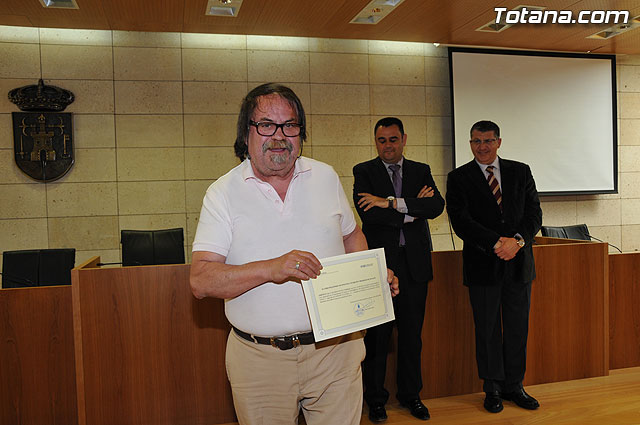El alcalde y el director general de Pensiones, Valoracin y Programas de Inclusin del IMAS, clausuran el curso de habilidades sociales - 19